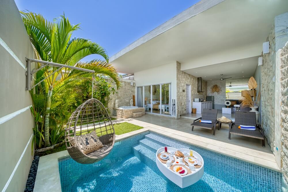 balicosy luxury romantic villas legian floating breakfast